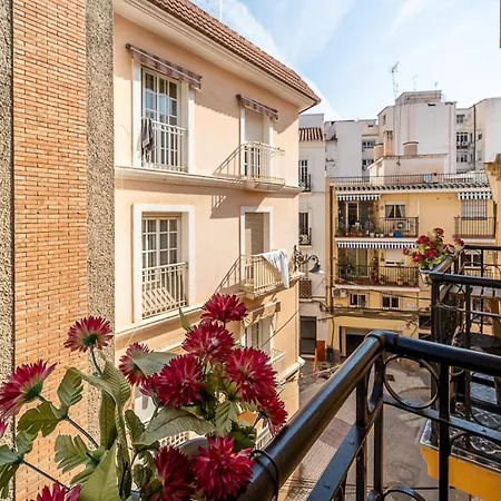 Beautiful Flat Near Plaza Merced
